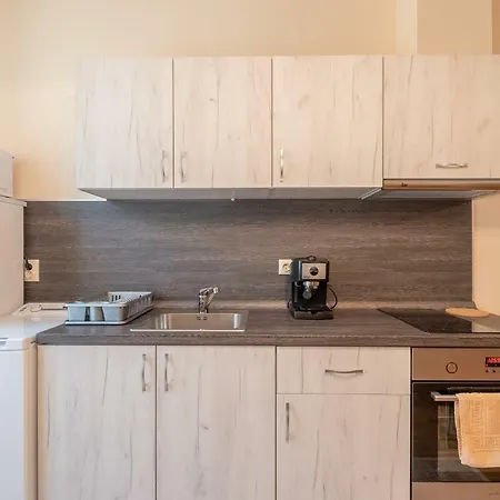 Apartment Wisdom - 2 Bedroom Top Center *
