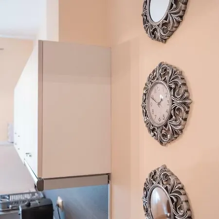 Wisdom - 2 Bedroom Top Center Apartment *