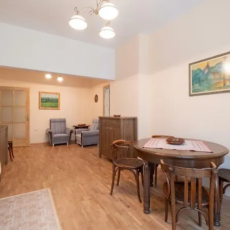 Wisdom - 2 Bedroom Top Center *