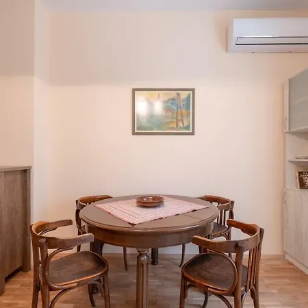 Apartment Wisdom - 2 Bedroom Top Center